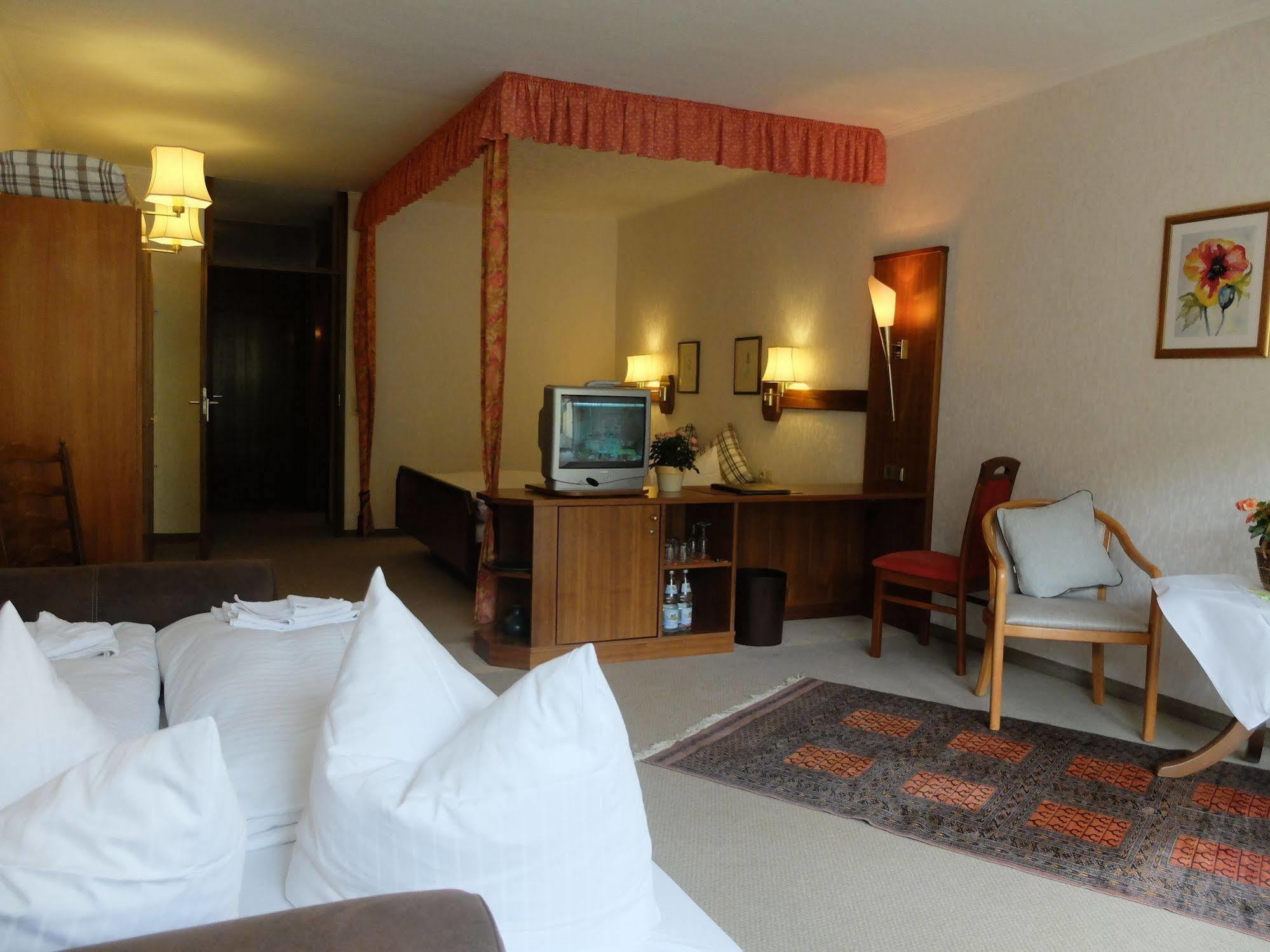 Hotel Valsana Am Kurpark 바드윌드바드 외부 사진