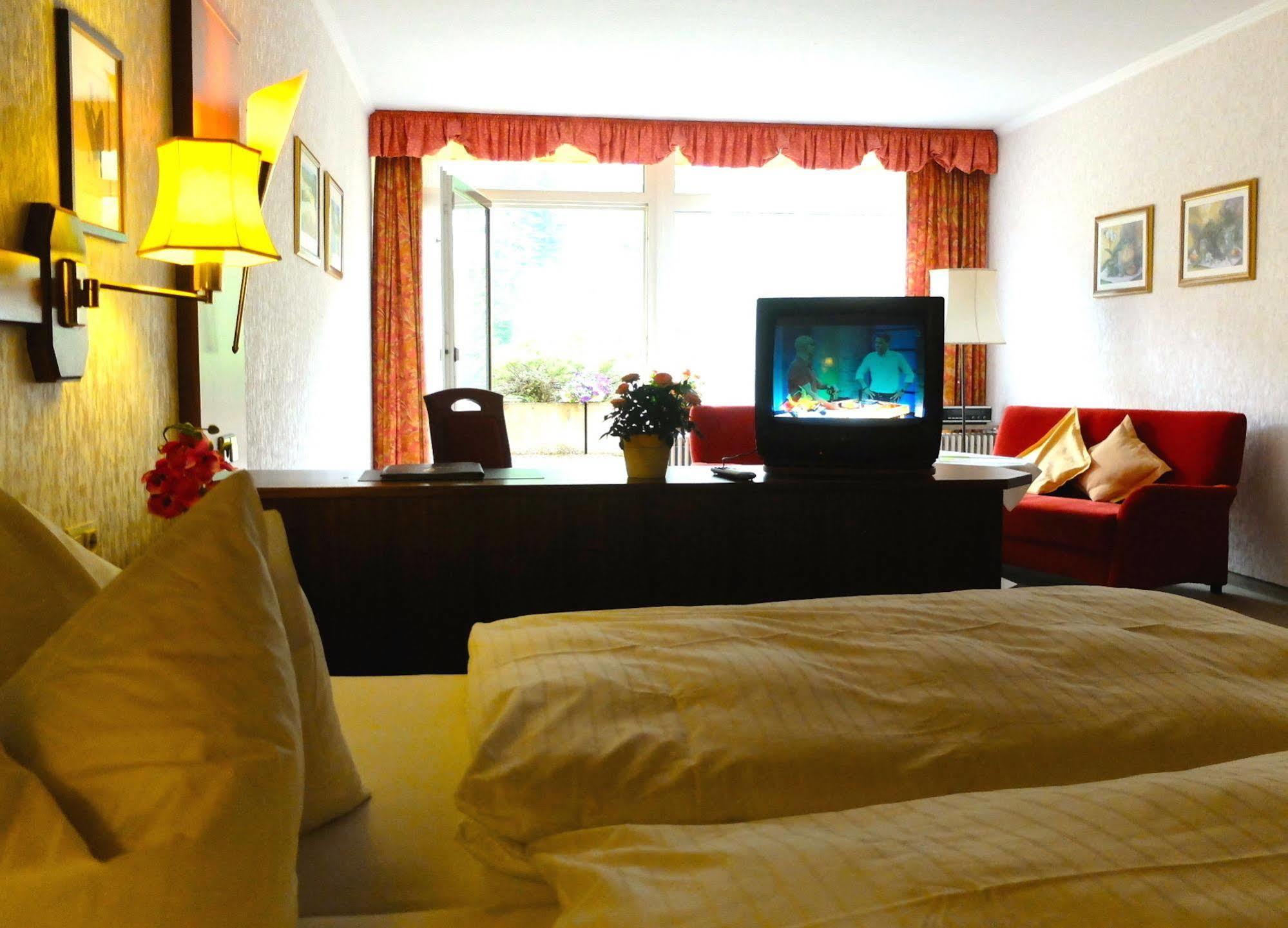 Hotel Valsana Am Kurpark 바드윌드바드 외부 사진