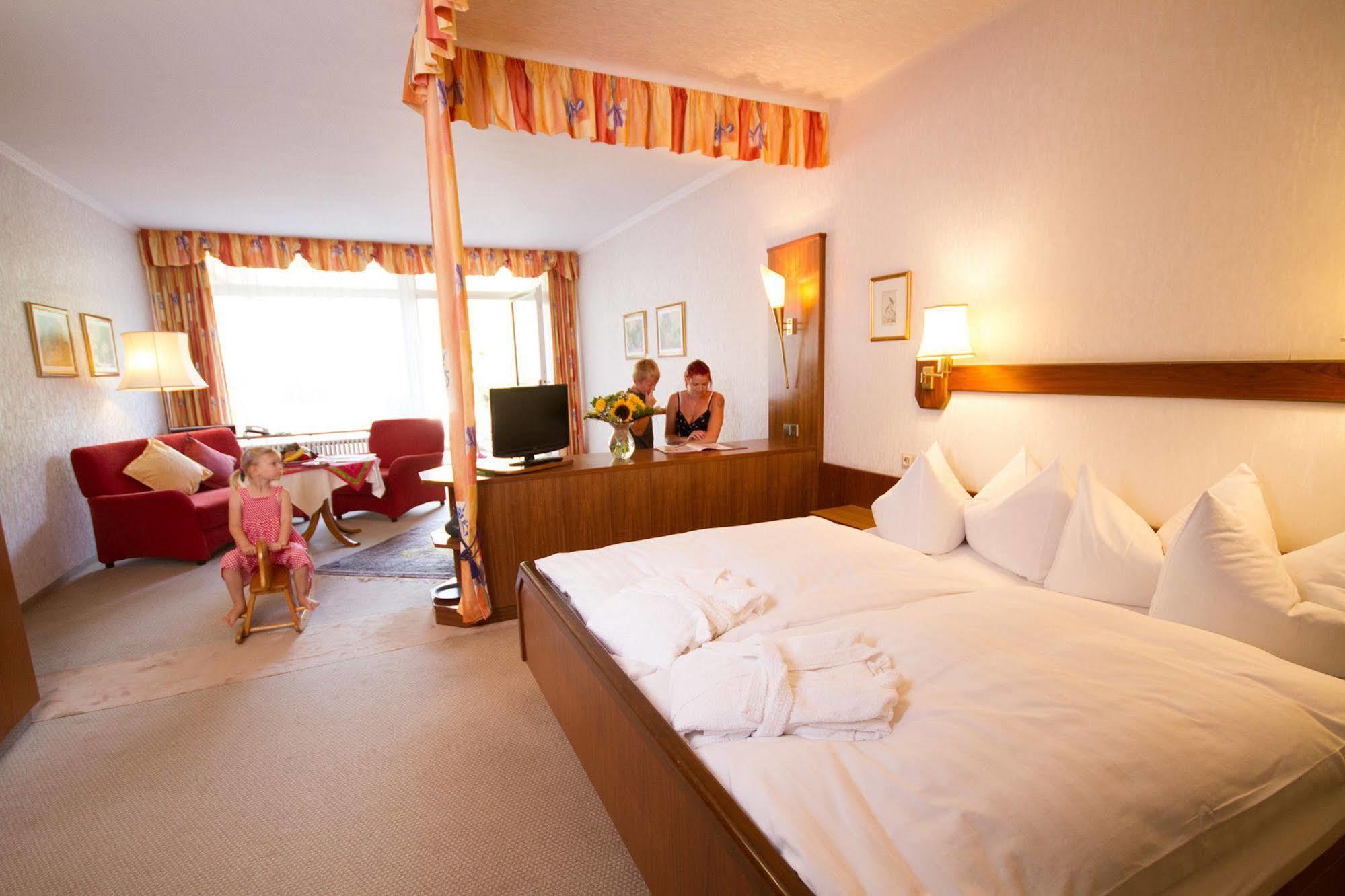 Hotel Valsana Am Kurpark 바드윌드바드 외부 사진